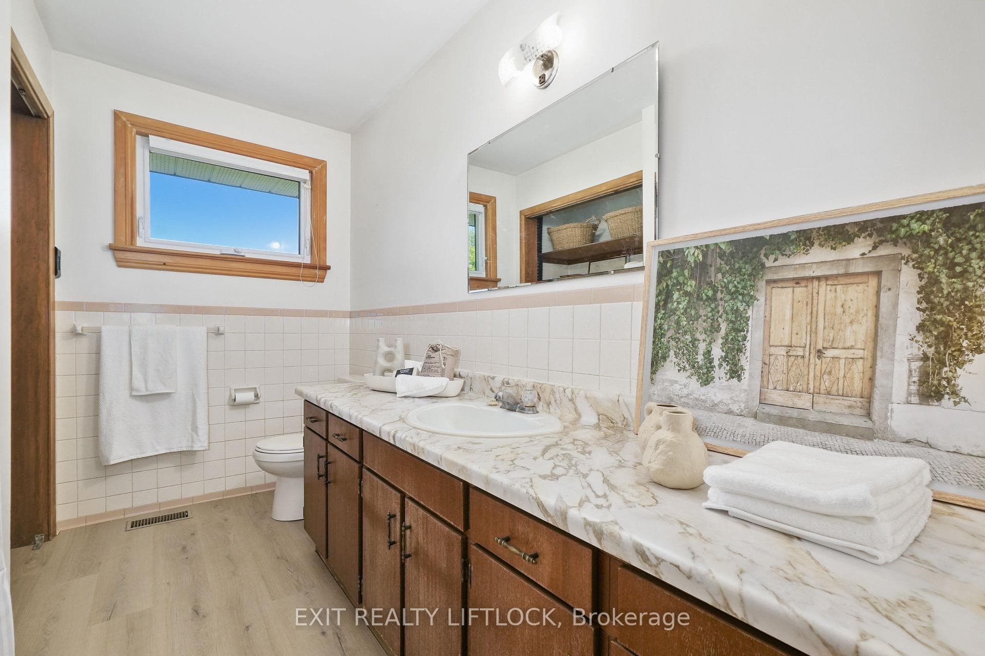 8605 Gilmour Road photo 20