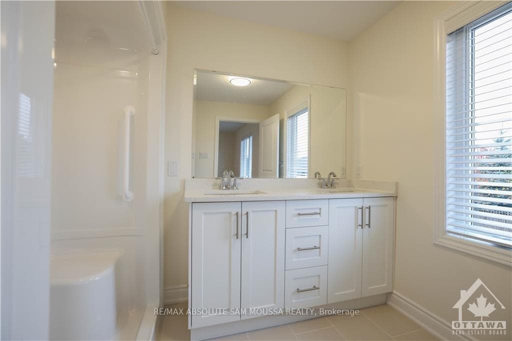 42 SENATORS GATE Drive photo 9