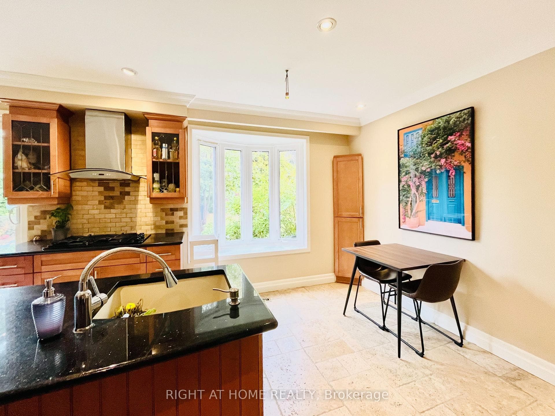 73 Laureleaf Road photo 12