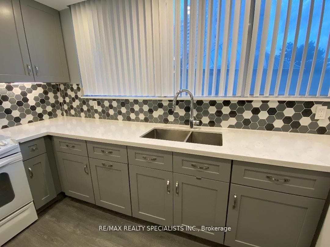 3695 Kaneff Crescent Unit 206 photo 4
