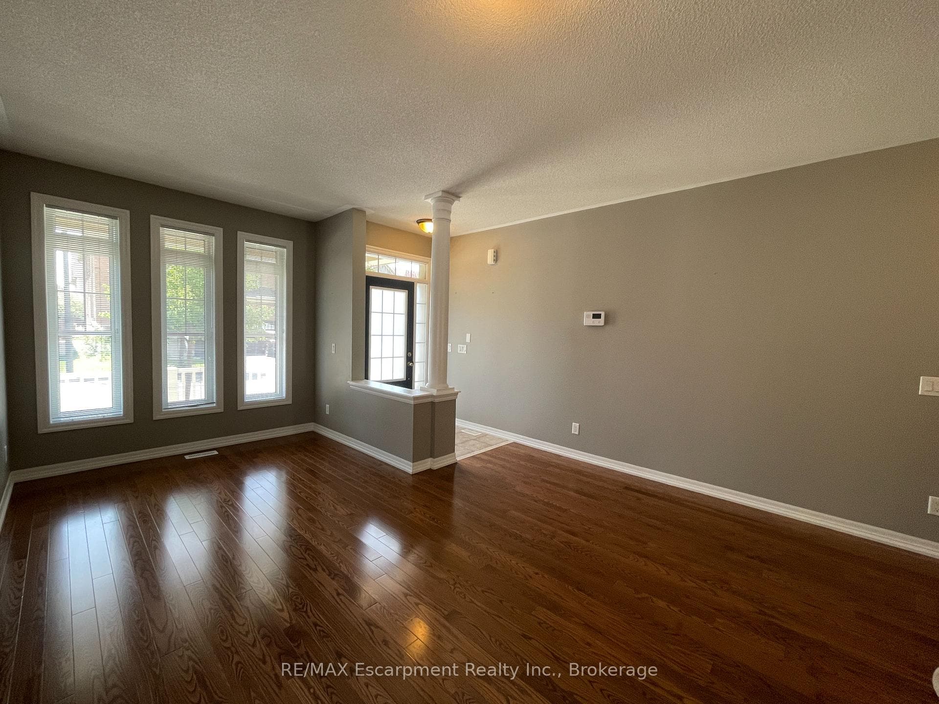 113 DONOVAN Heights photo 4