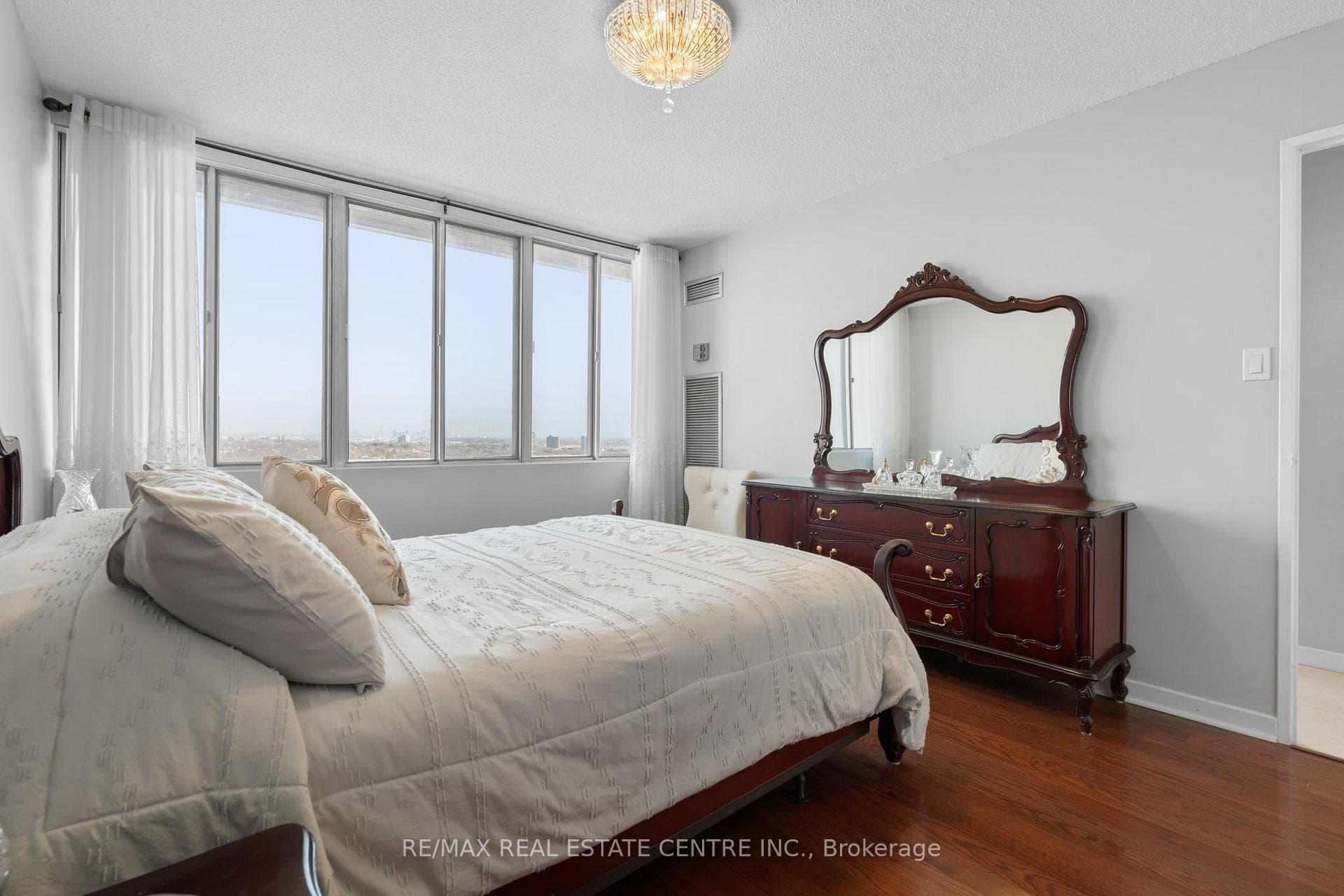 1580 Mississauga Valley Boulevard Unit 2004 photo 10