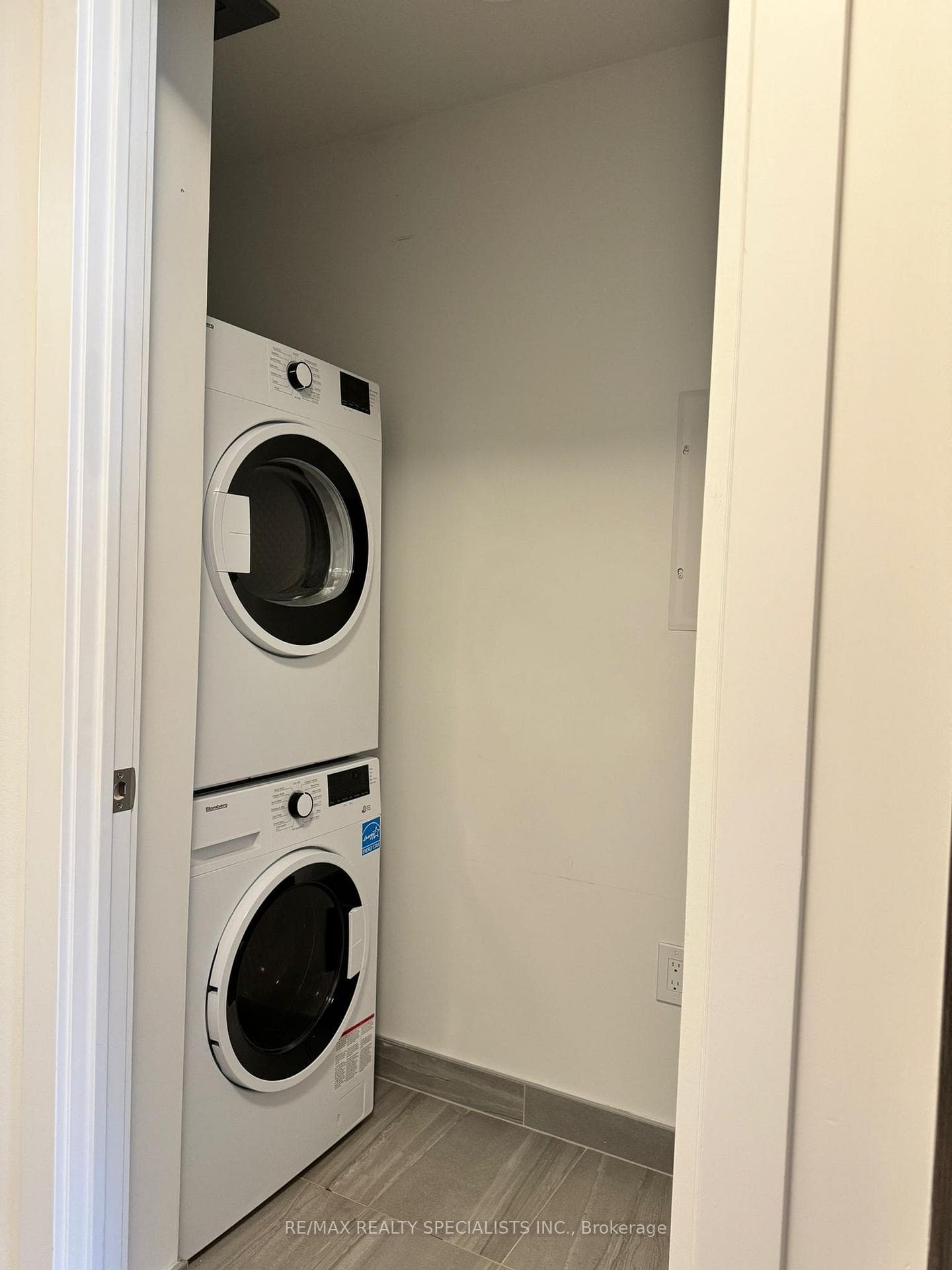 15 Wellington Street Unit 405 photo 12