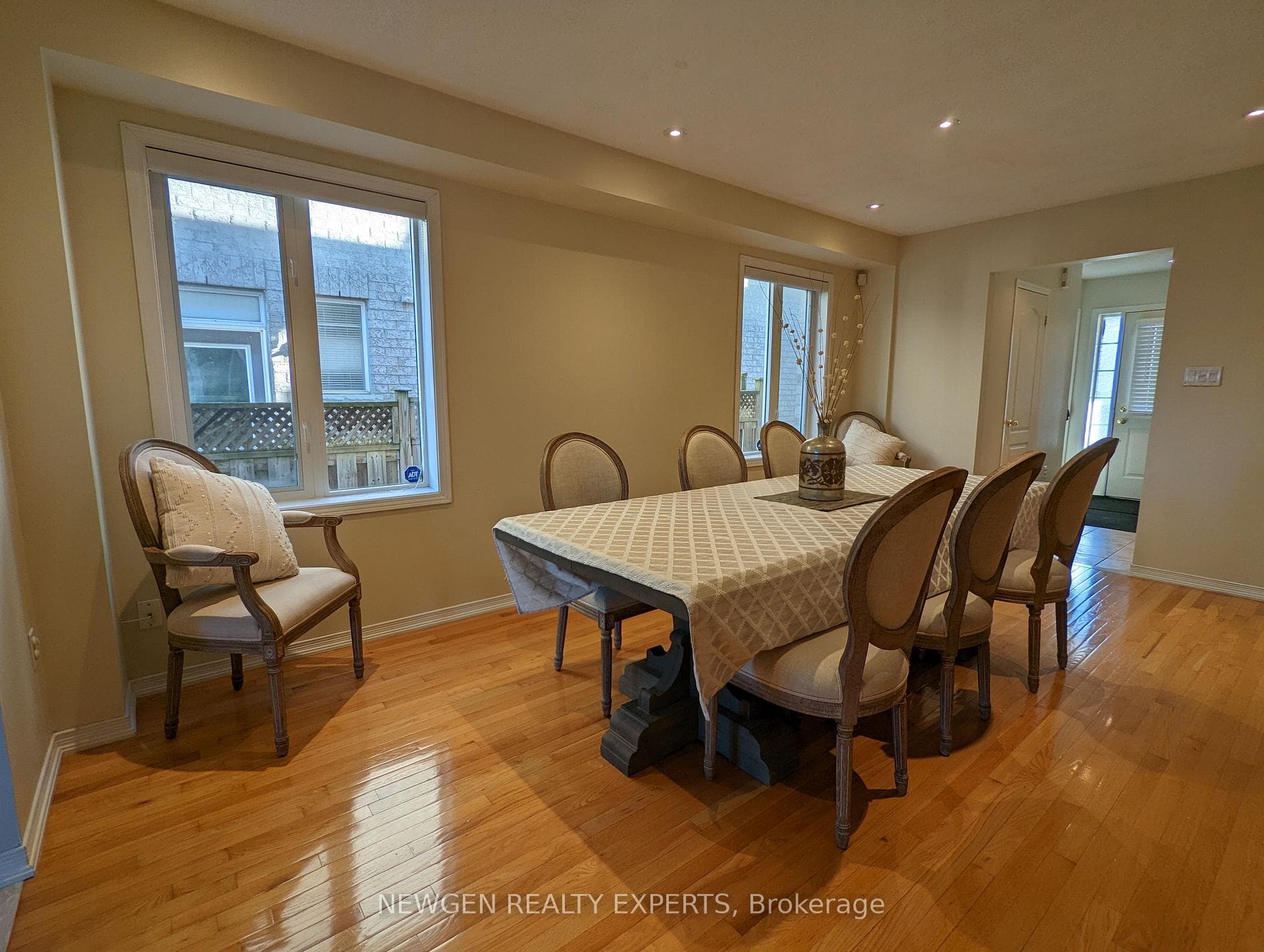 122 River Rock Crescent photo 33