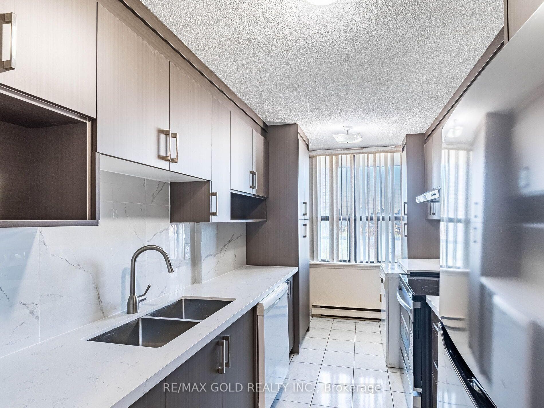 17 Knightsbridge Road Unit 1010 photo 19