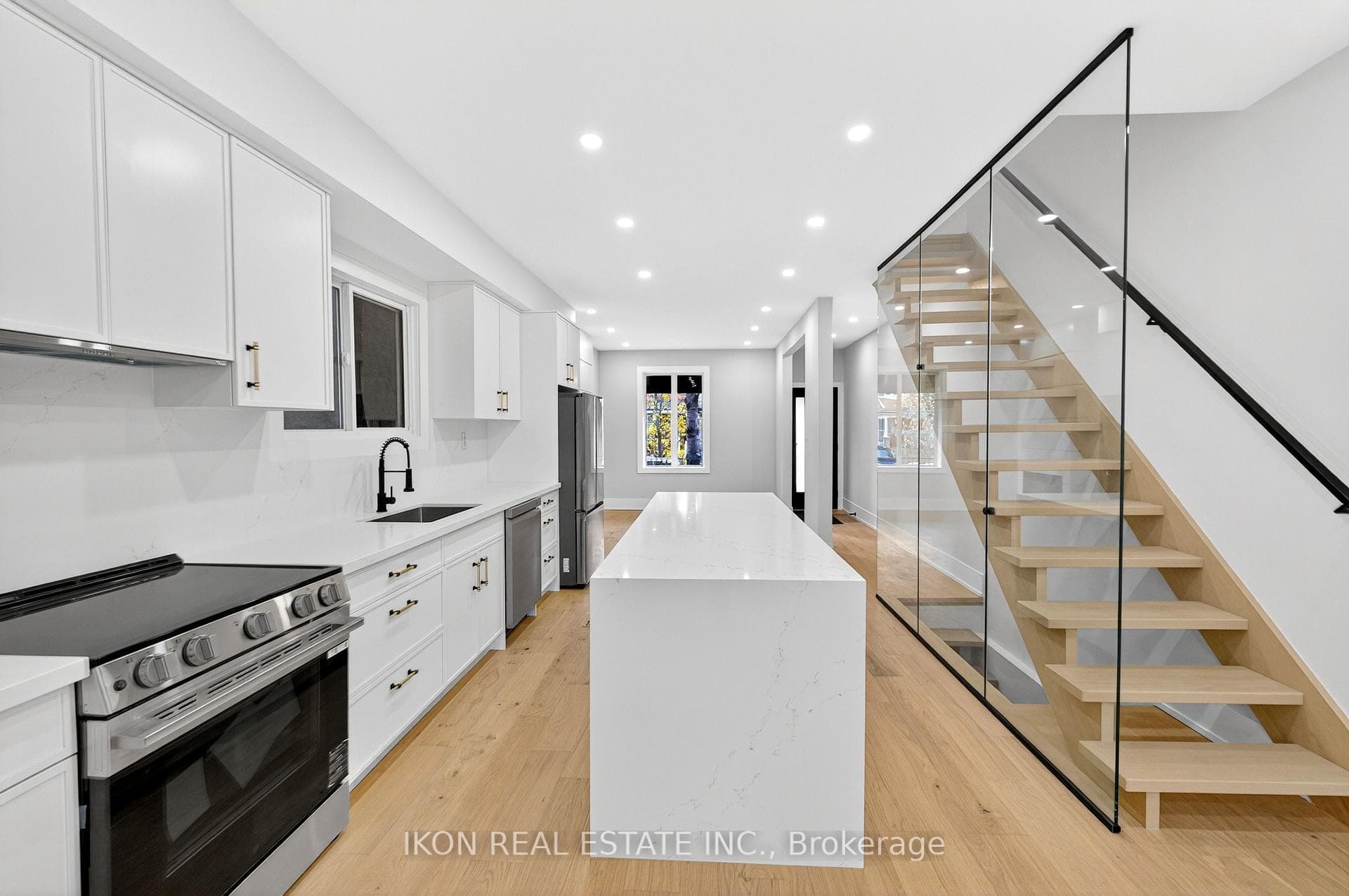 475 Delaware Avenue photo 10