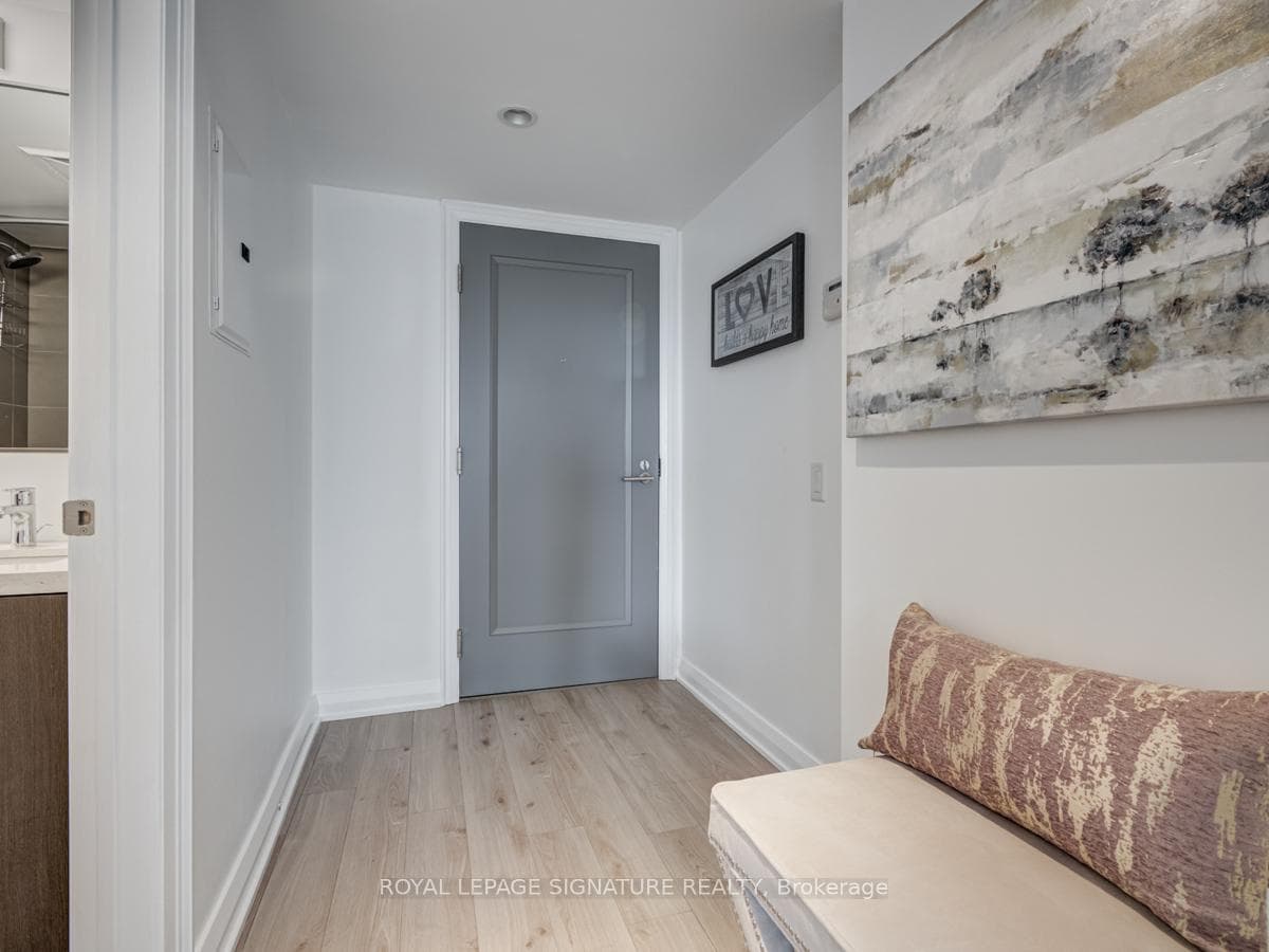 155 Yorkville Avenue Unit 1417 photo 1