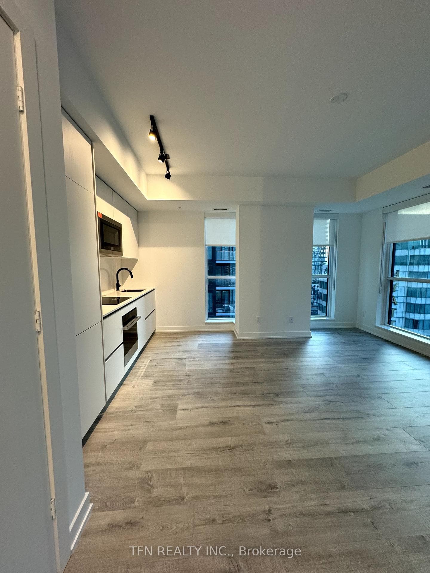 327 King Street Unit 2006 photo 5