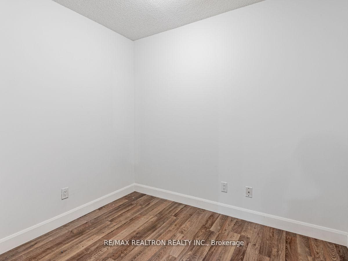 310 Red Maple Road Unit 306 photo 12