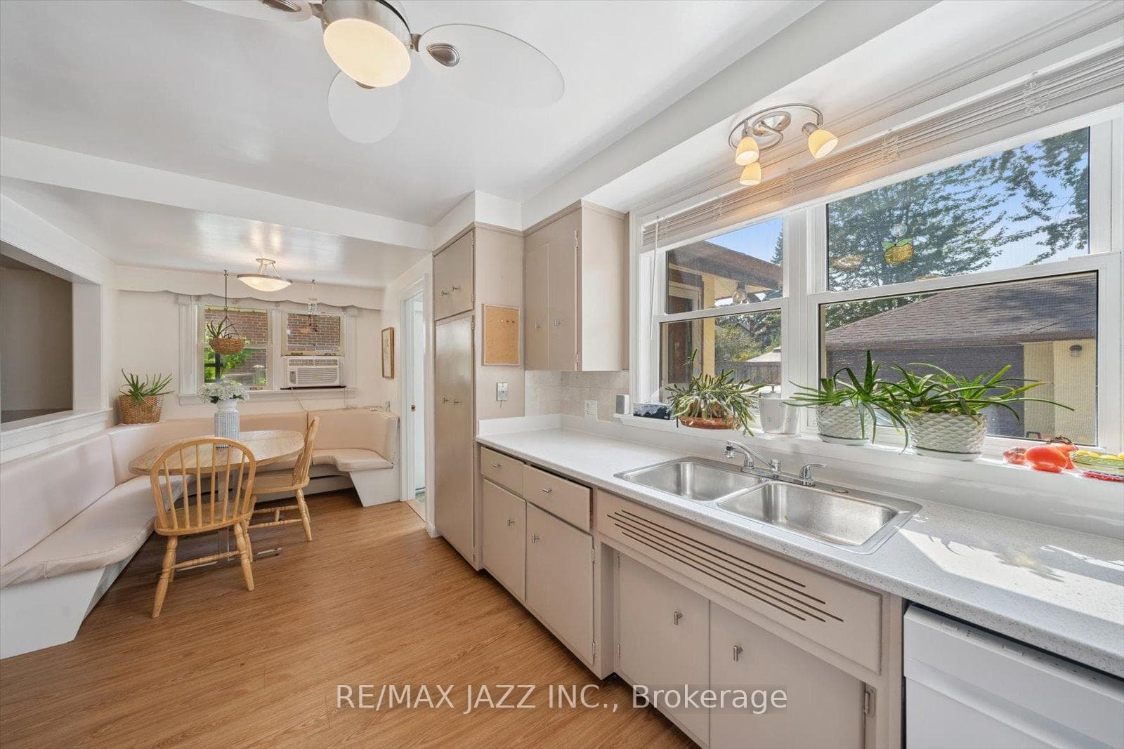 640 Mary Street photo 15