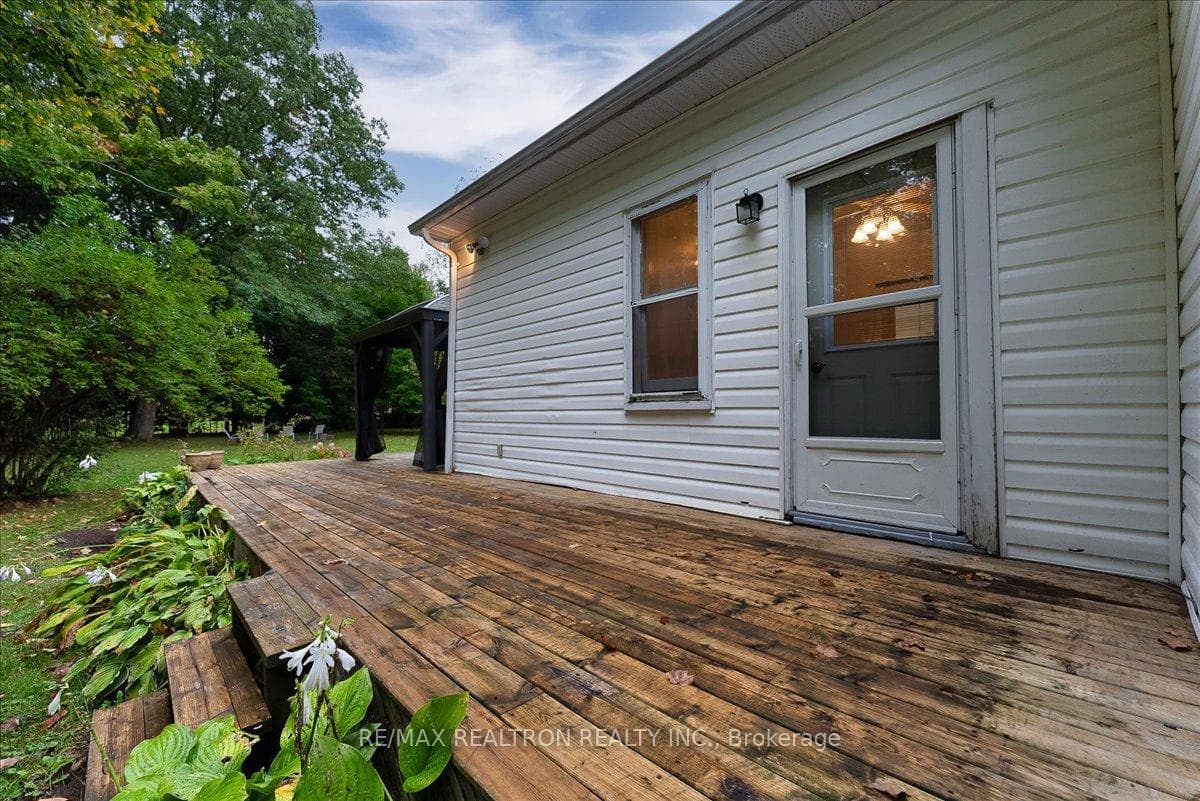 64 Mill Street photo 38