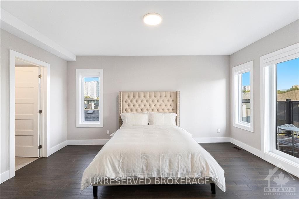 140 SPRINGHURST Avenue Unit 2 photo 13