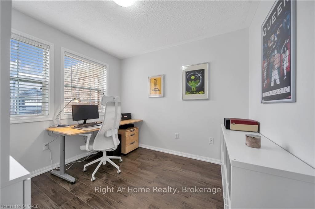 687 EDWARDS Avenue photo 13