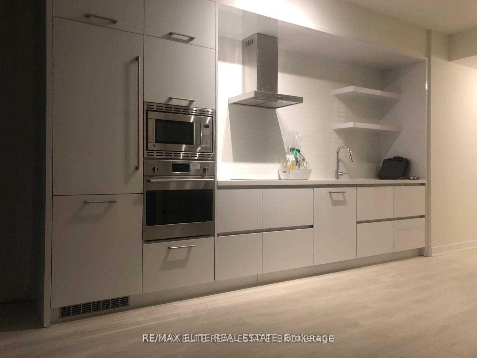 2221 Yonge Street Unit 3606 photo 2