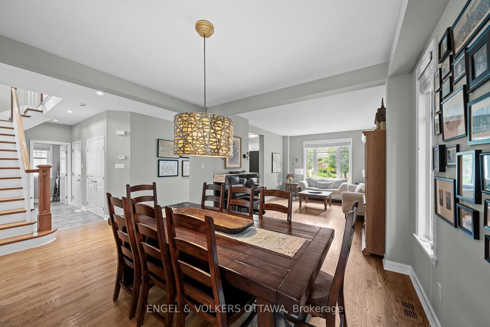 564 Erinwoods Circle photo 8