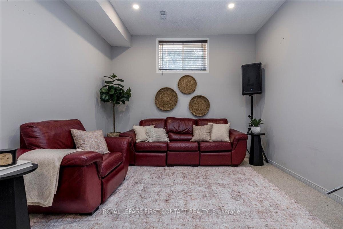 36 CHURCHLAND Drive photo 24