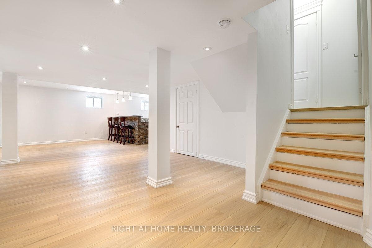 2221 Glazebrook Circle photo 31
