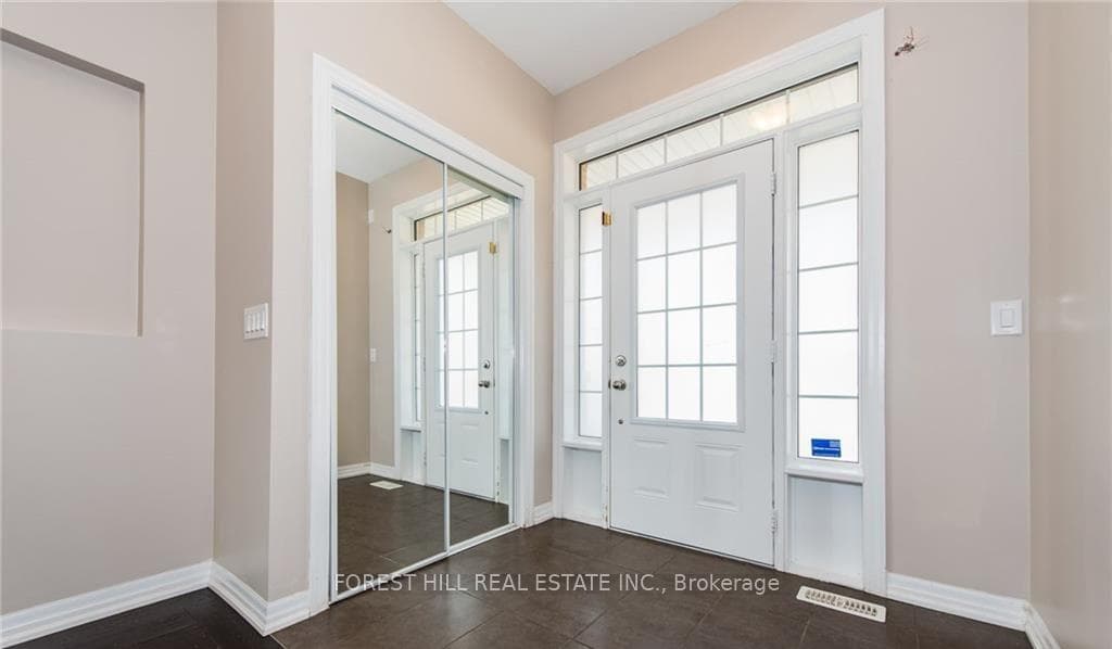 70 Hanson Crescent photo 4