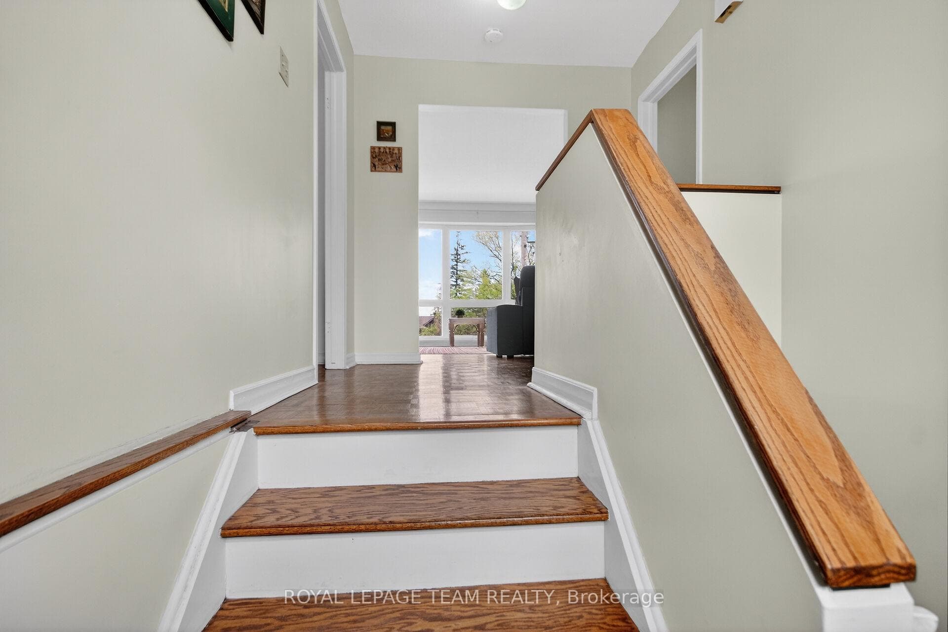 136 James Cummings Avenue photo 10