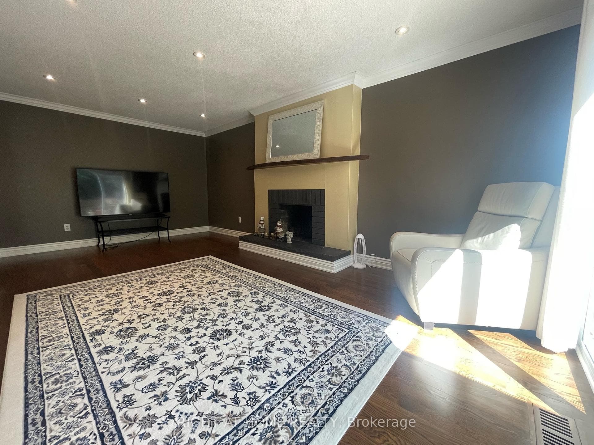 1299 Windrush Drive photo 8