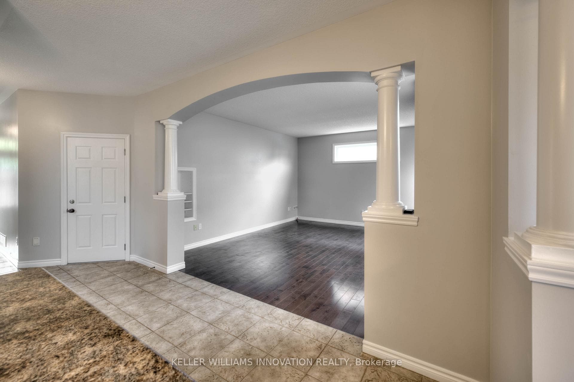 550 Altheim Crescent Unit 1 photo 8
