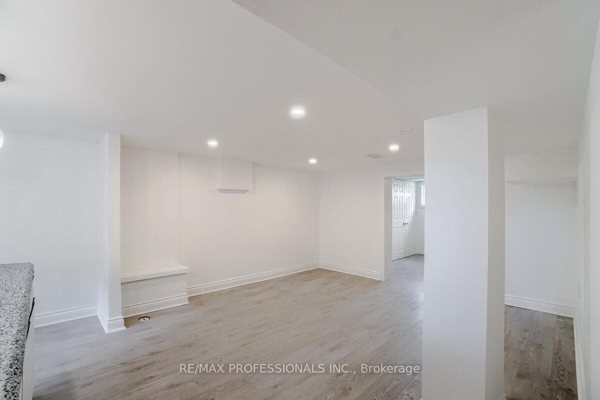 351 Maurice Drive photo 25