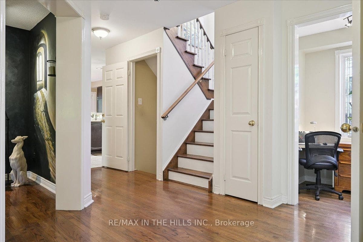 5352 Glen Erin Drive photo 6