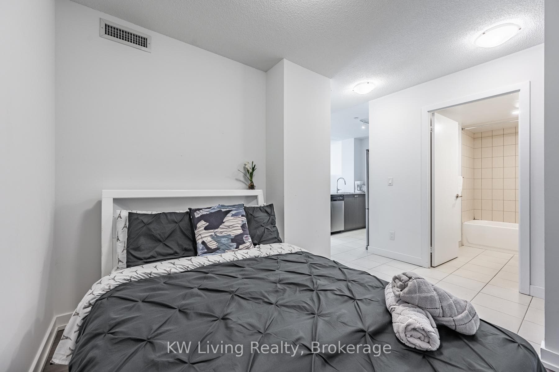 8 Trent Avenue Unit 805 photo 25