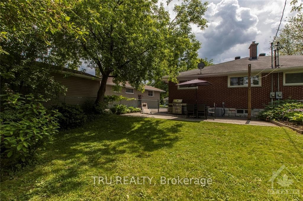 1337 Bloomsbury Crescent Unit A photo 16