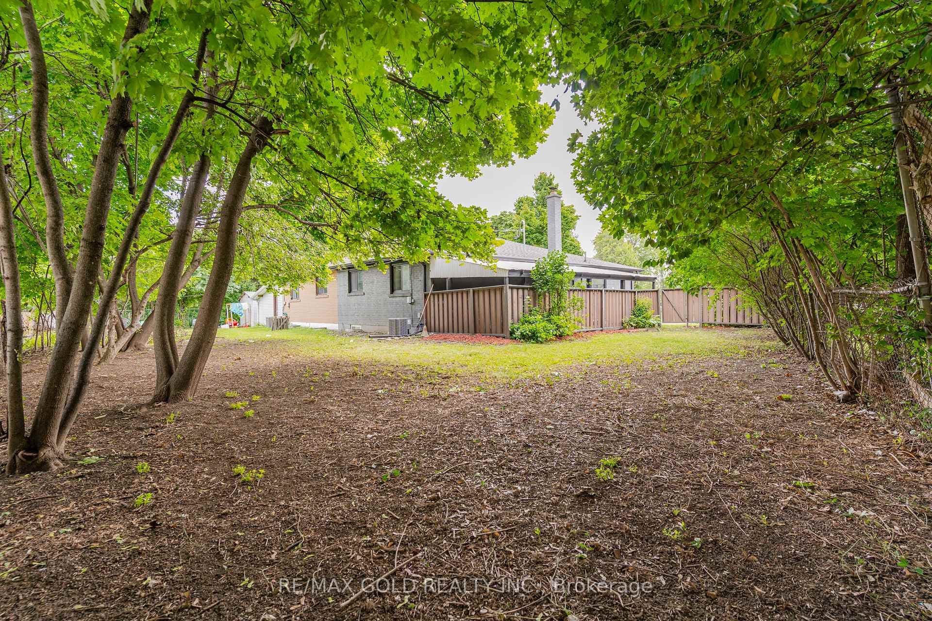 20 Aintree Crescent photo 38