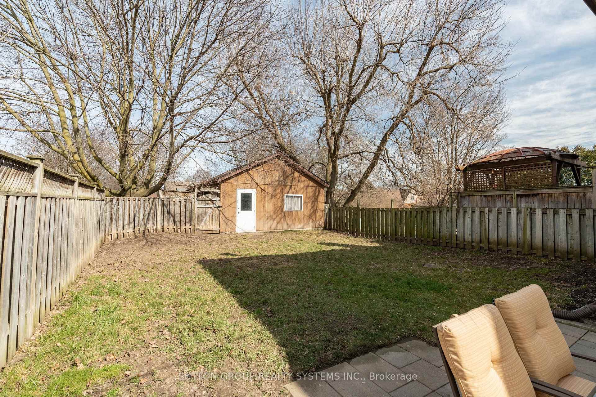50B Ellis Crescent photo 32