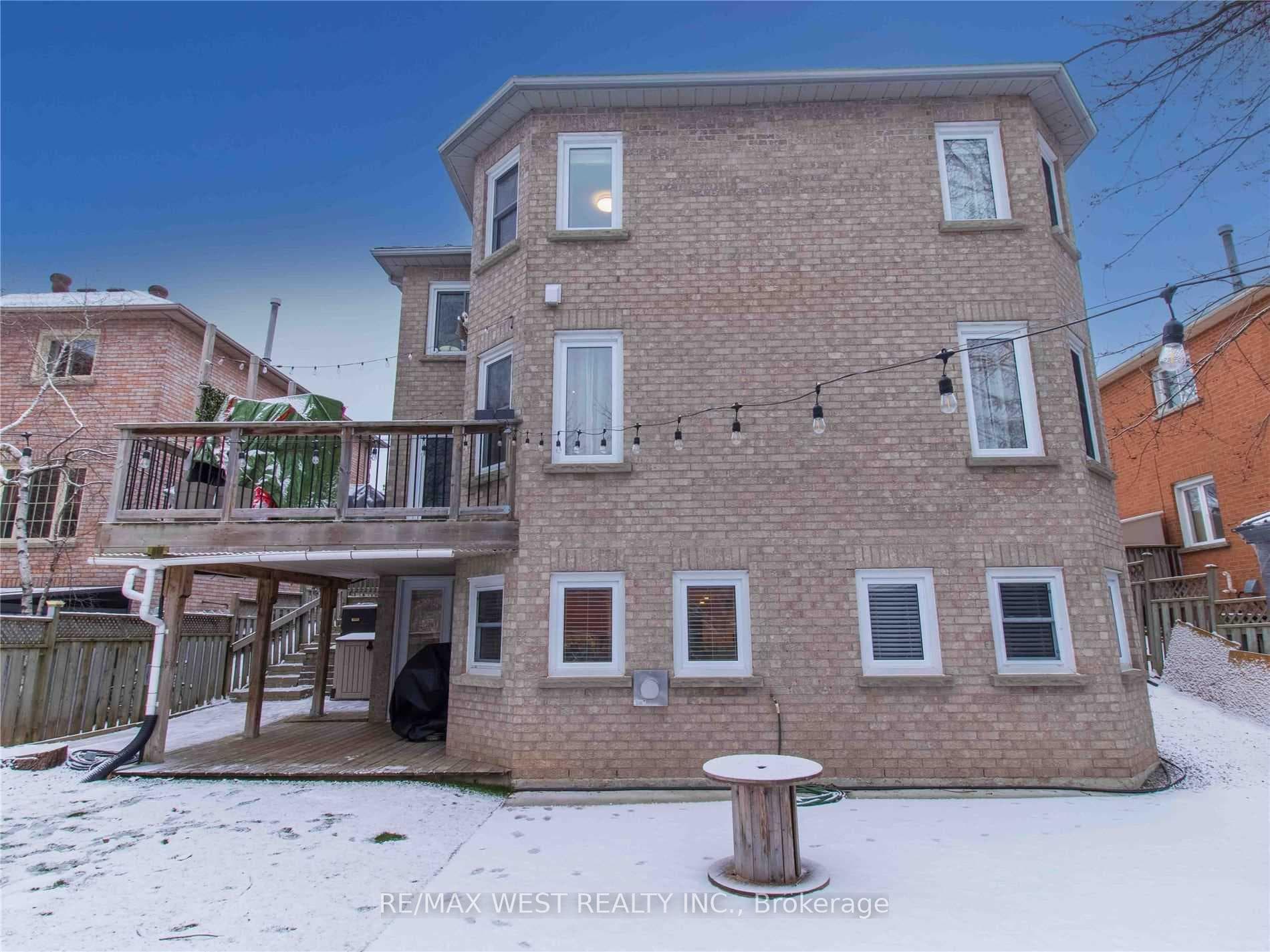 22 Grand Forest Drive photo 3