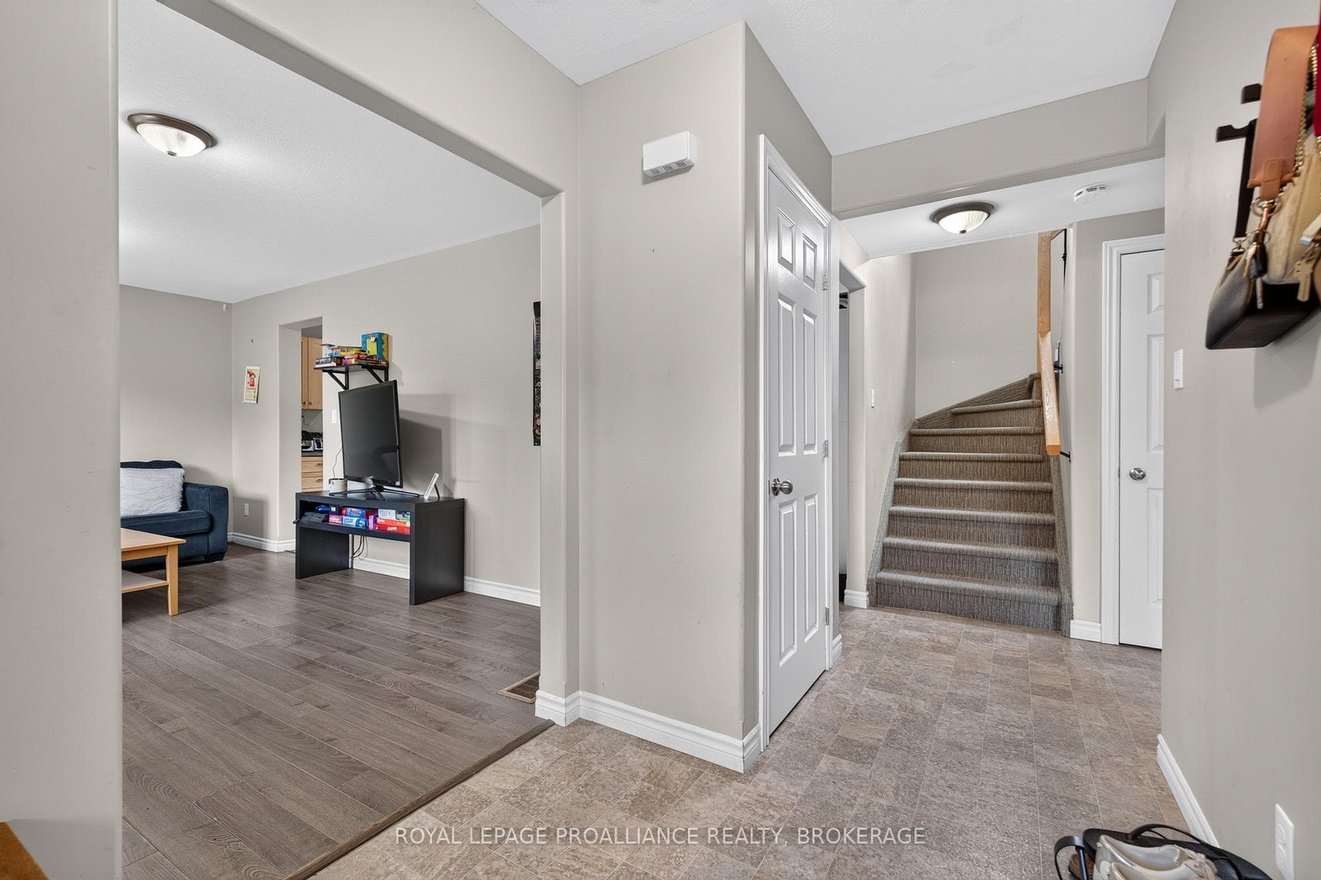 251 Yonge Street photo 6