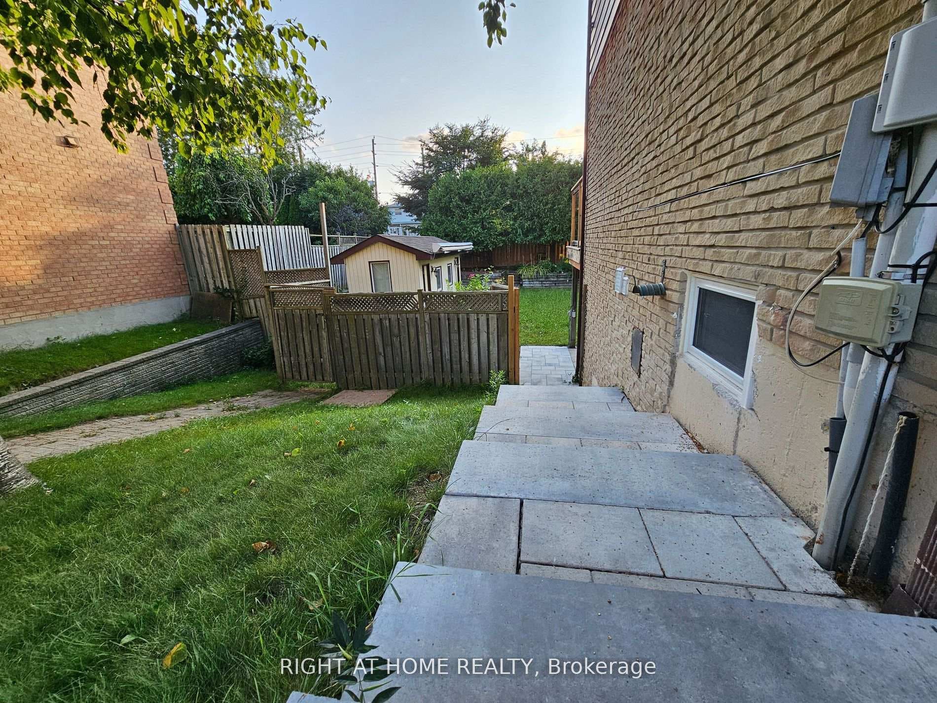 406 Calderstone Crescent Unit Bsmt photo 11