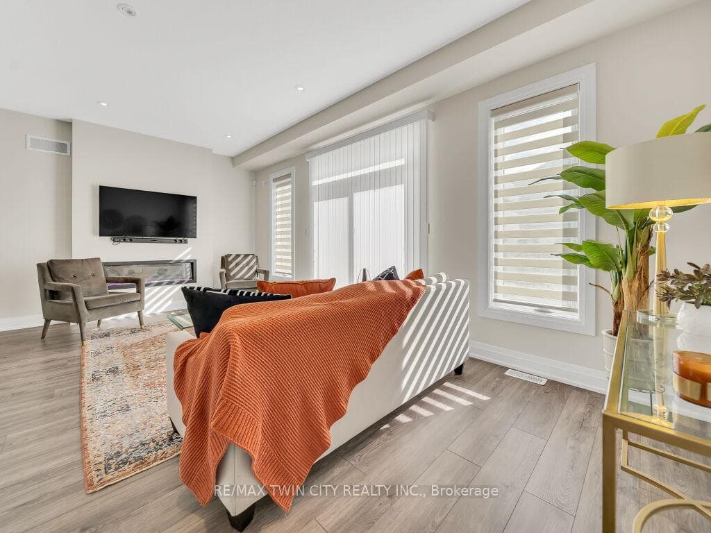 217 Sedgewood Street photo 5