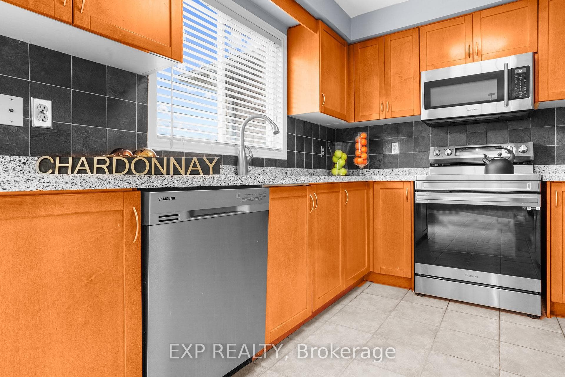5812 Tenth Line photo 10