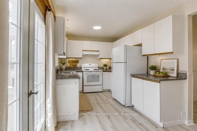 604 Talltree Crescent photo 11