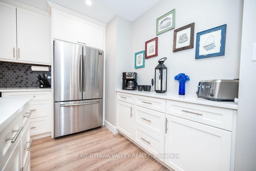 472 DORAN Road photo 9