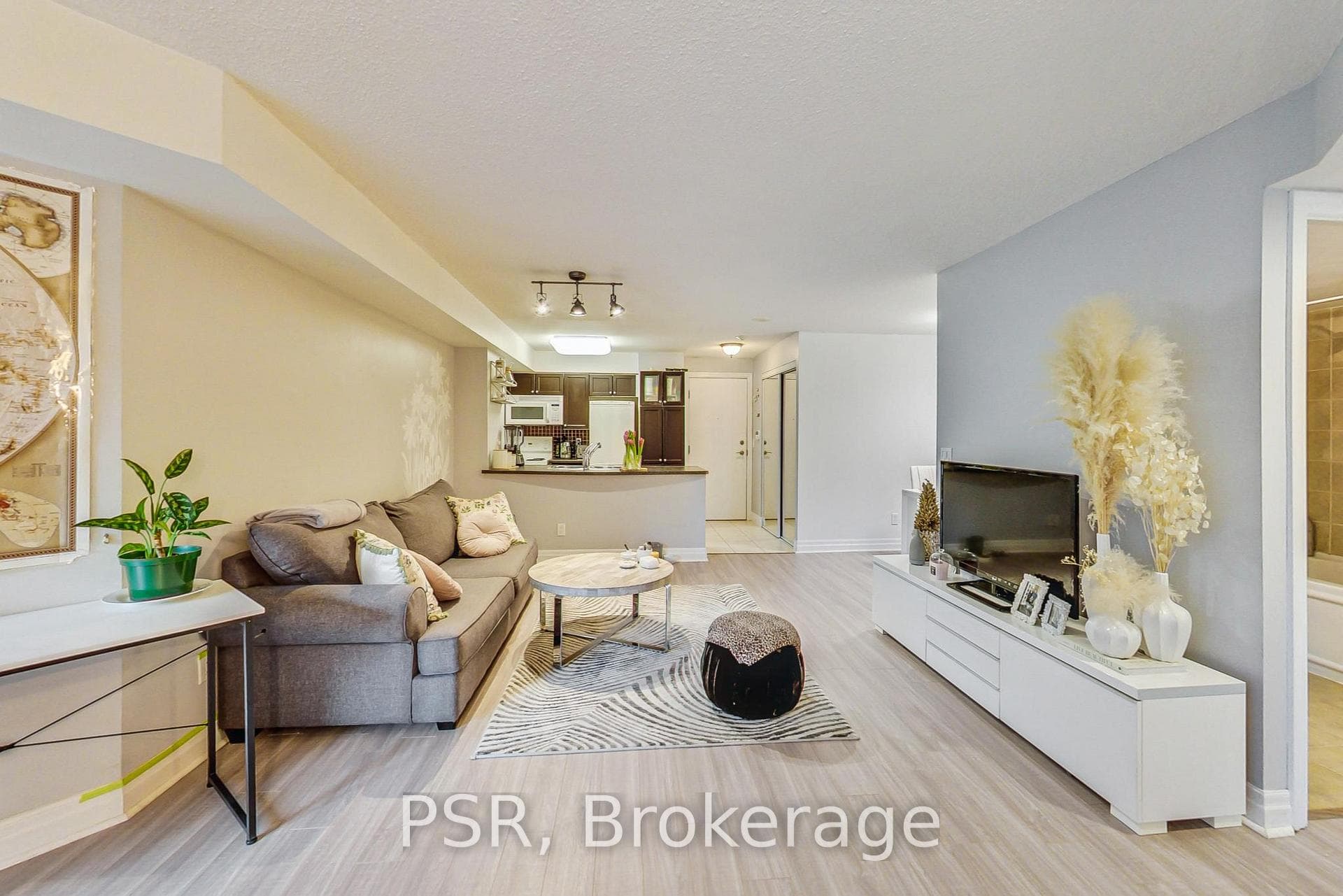 2121 Lakeshore Boulevard Unit 207 photo 3