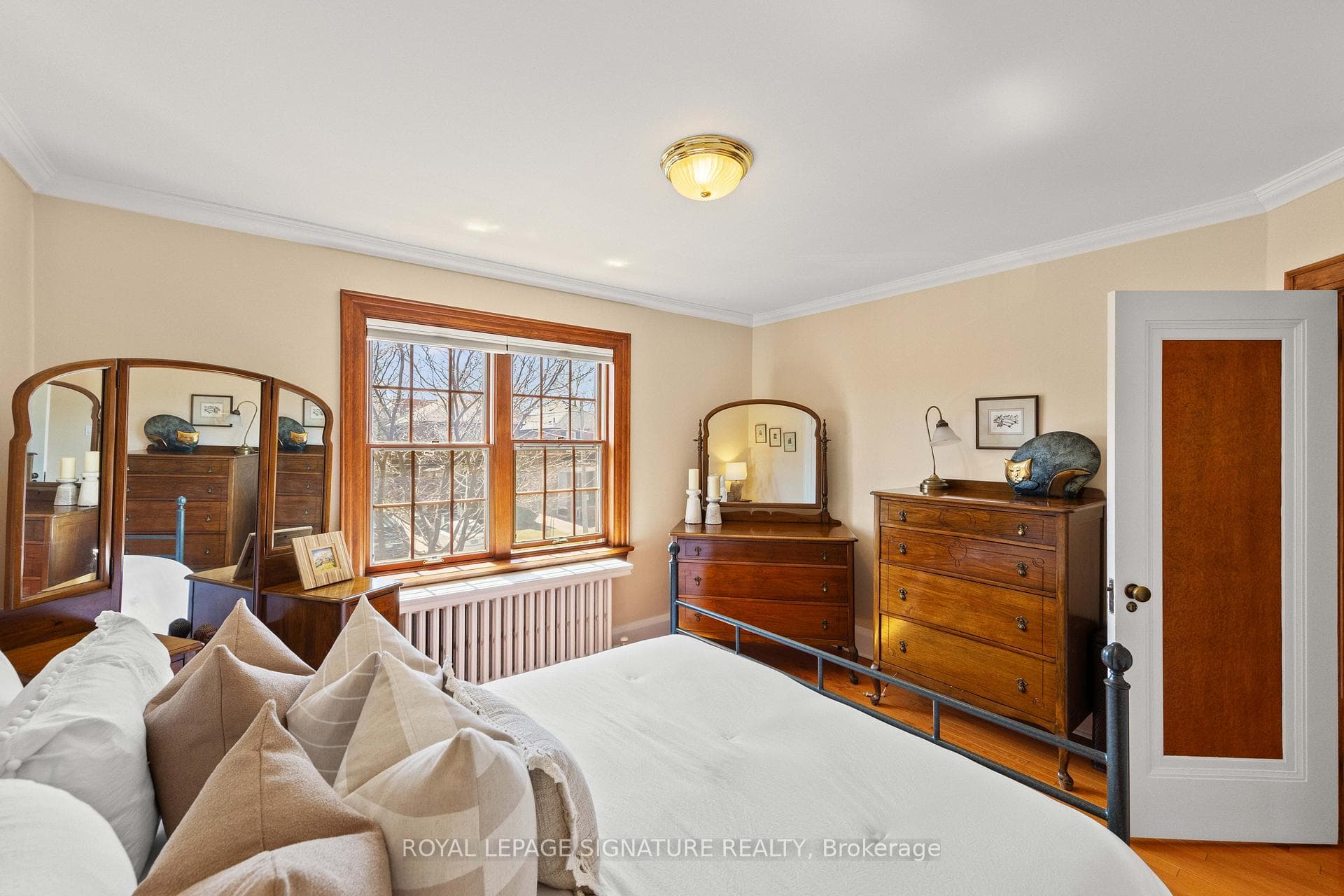 Hardwood floors and closet