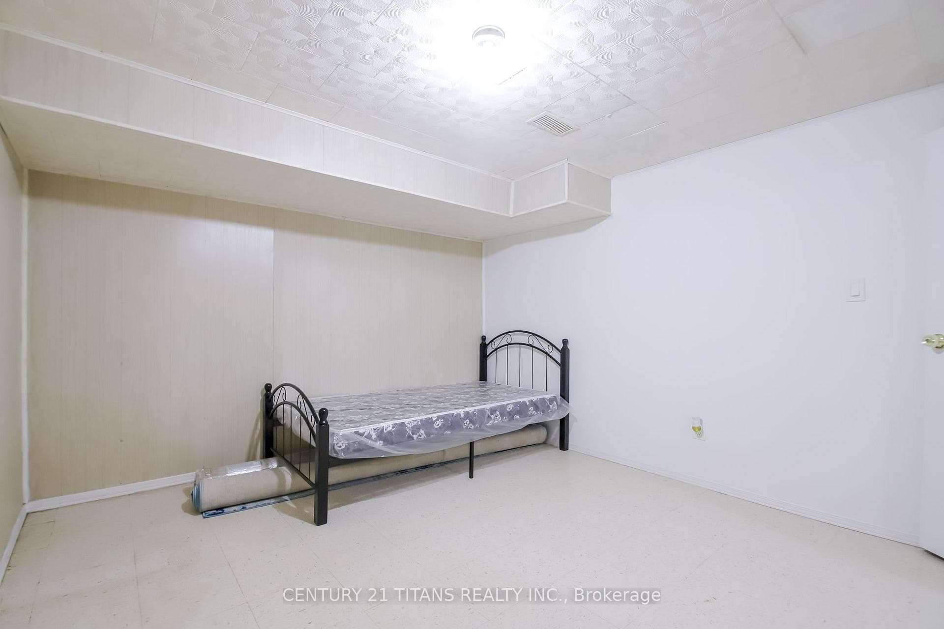 9 Minos Crescent photo 38