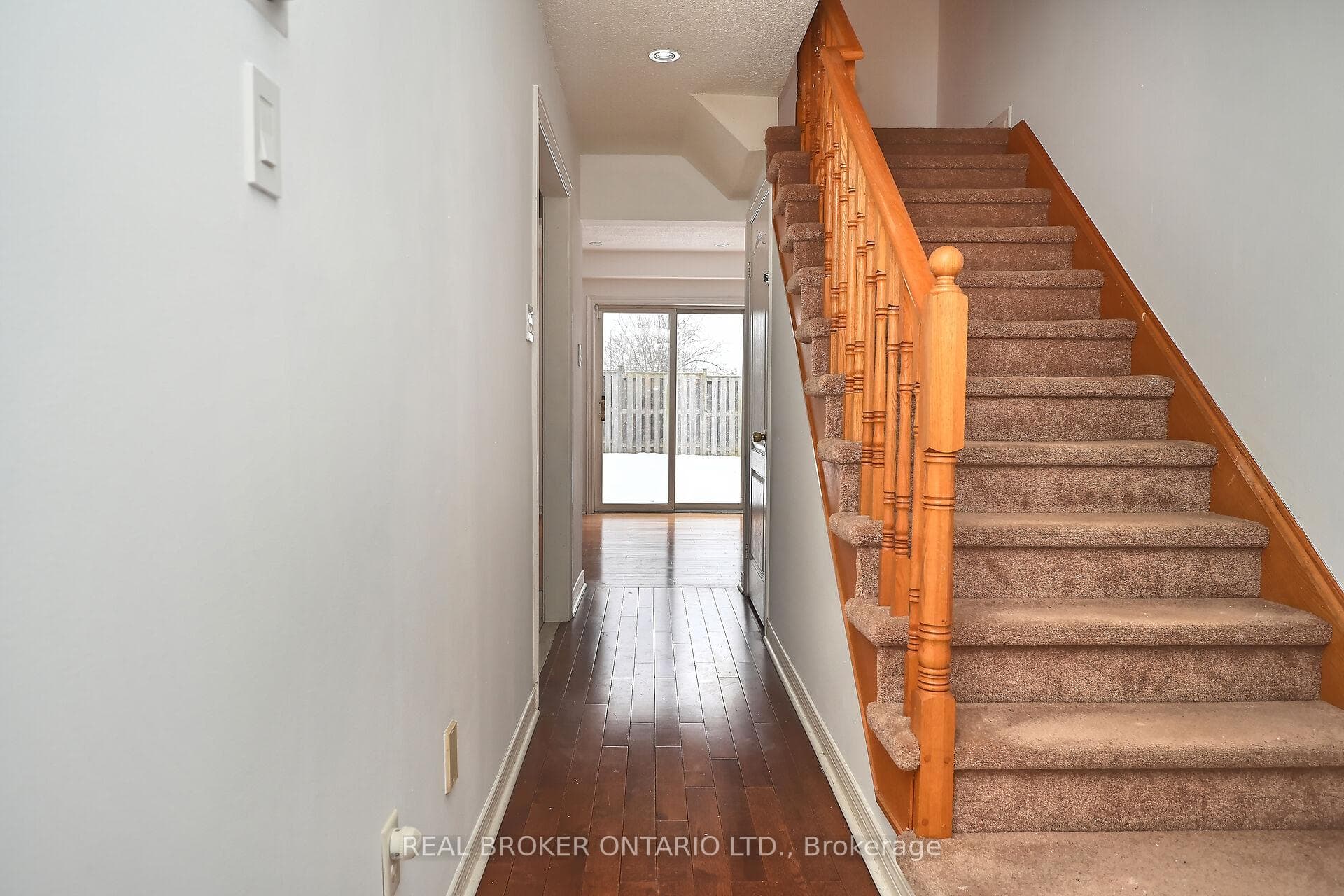 350 Oaktree Circle photo 6