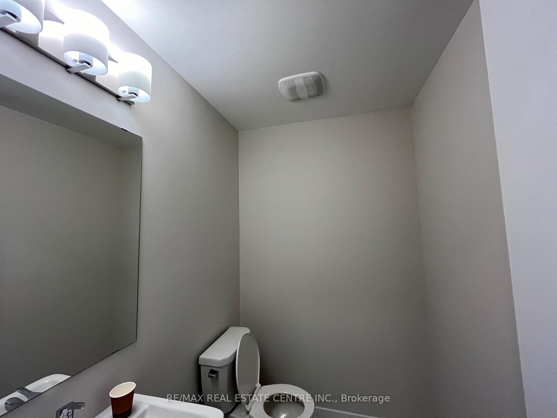 540 Oldenburg Avenue photo 4
