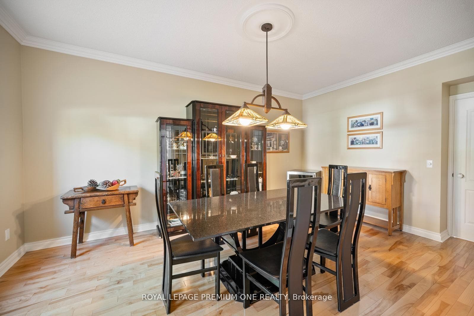 536 Village Parkway photo 18