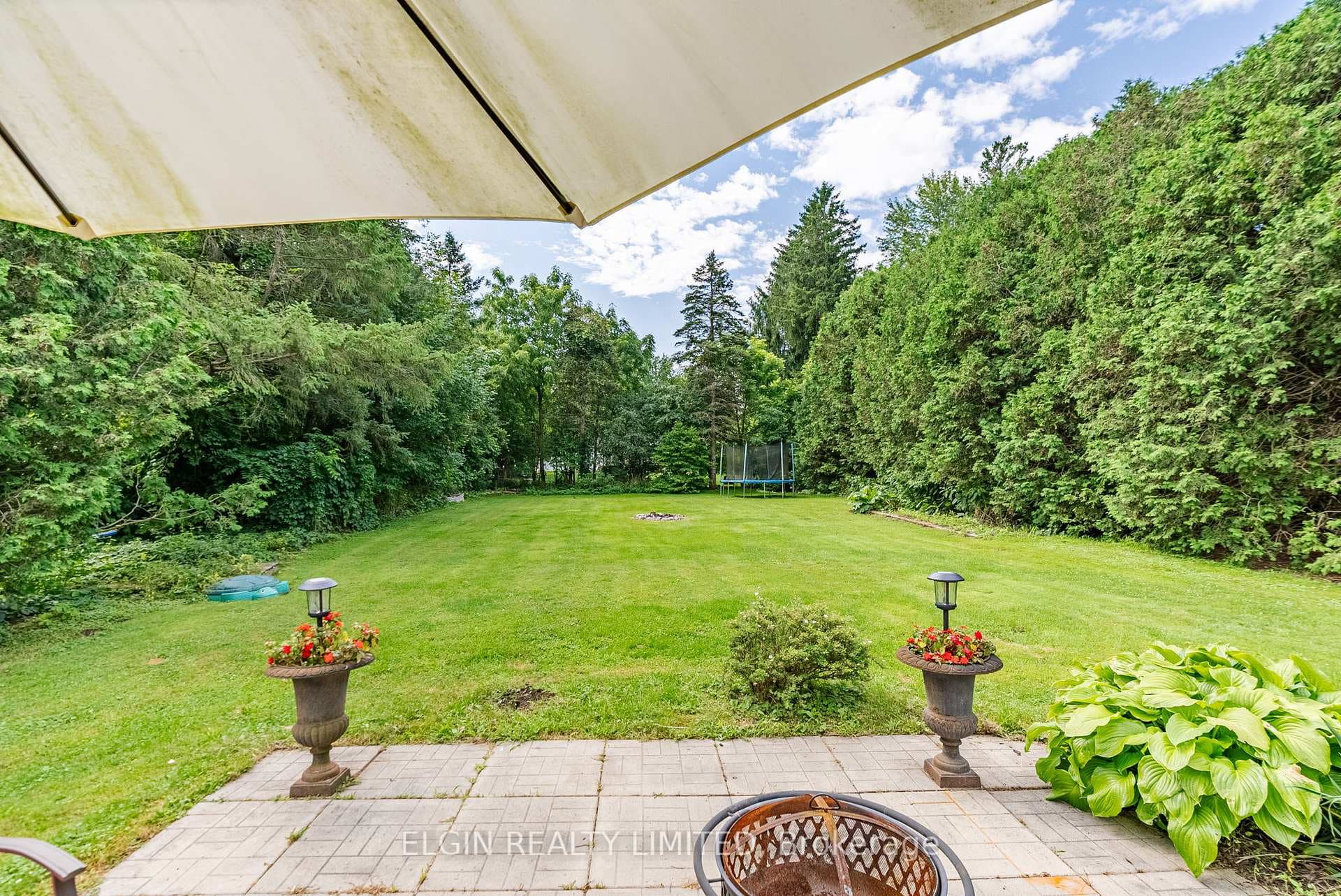 21695 Adelaide Road photo 31