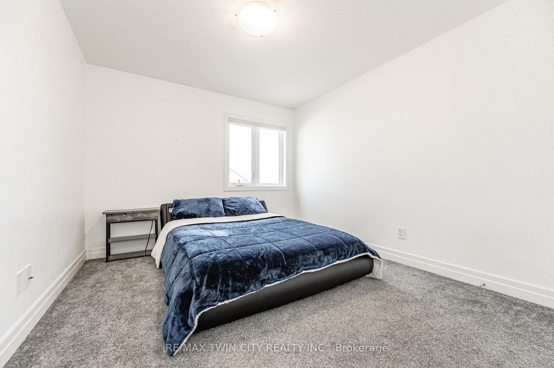 136 Village Road photo 31