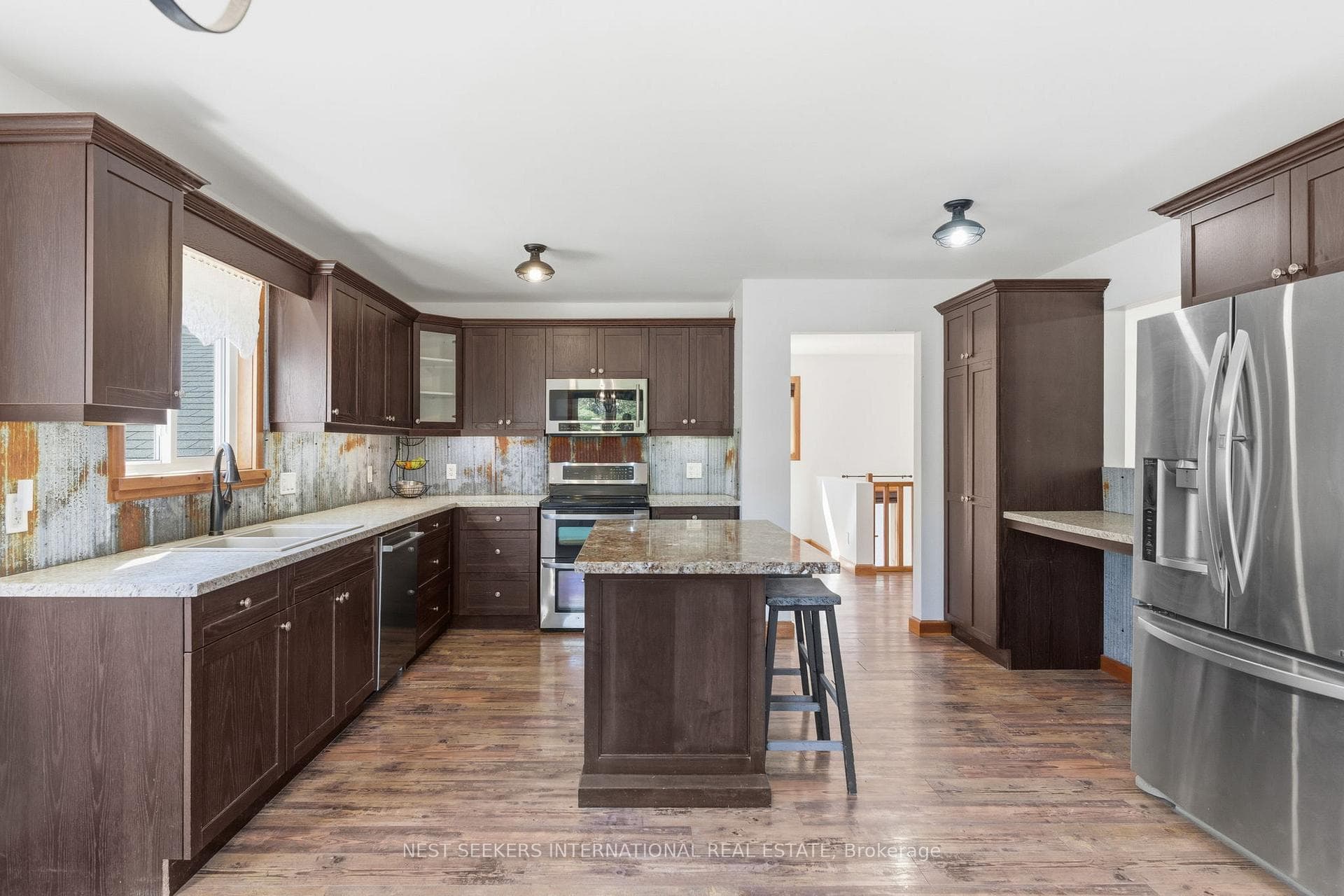 3184 Ravenscliffe Road photo 6