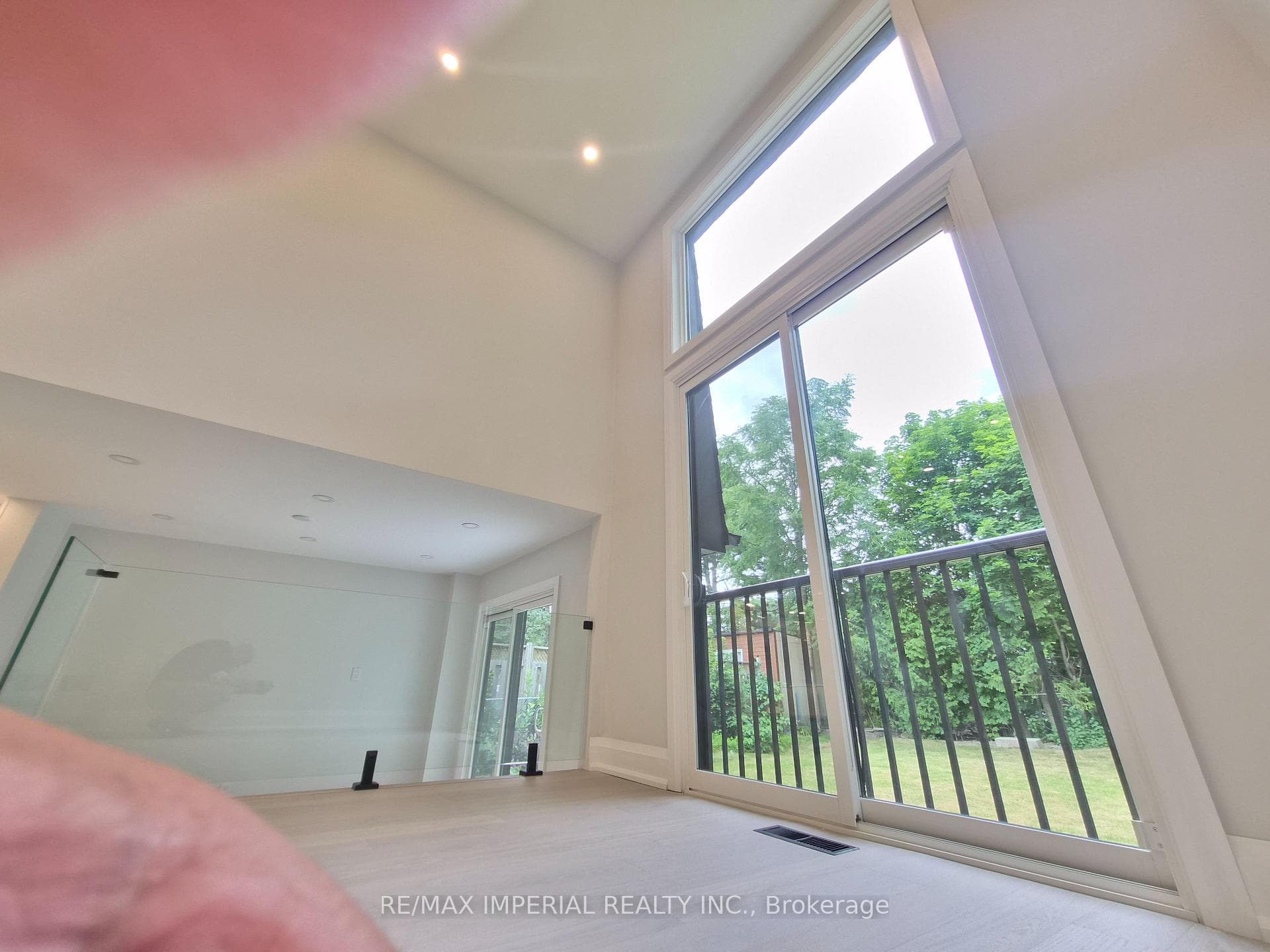 191 Avenue Road photo 11