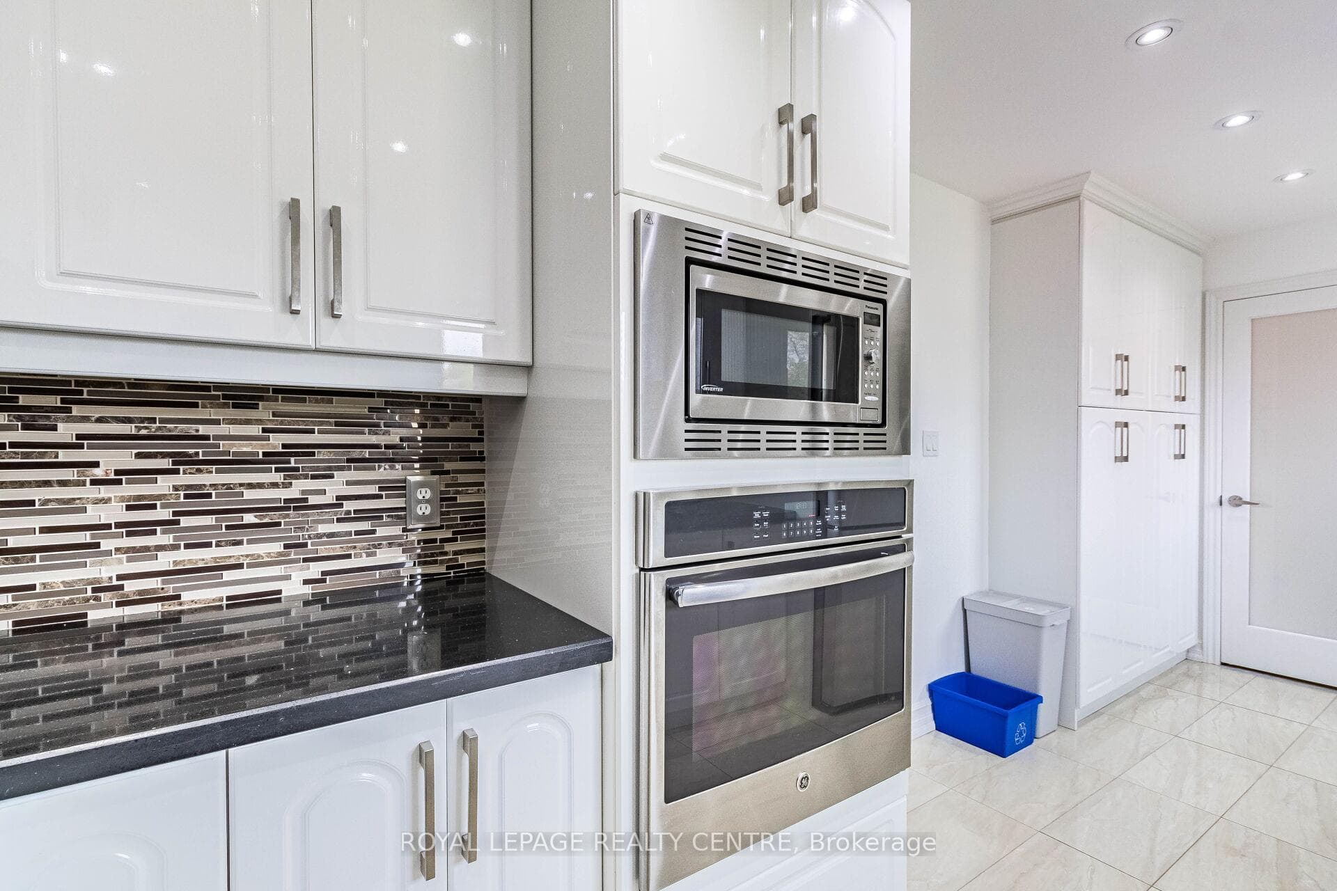 218 Hallmark Avenue photo 11