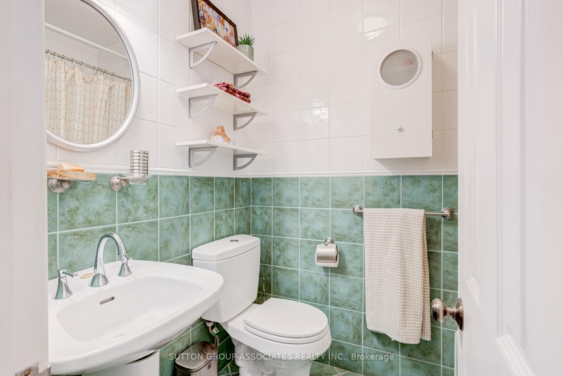 second floor full bath